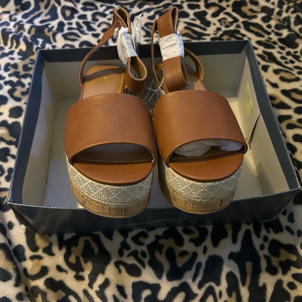 Cognac Universal Thread Sandals - Picture 5 of 9